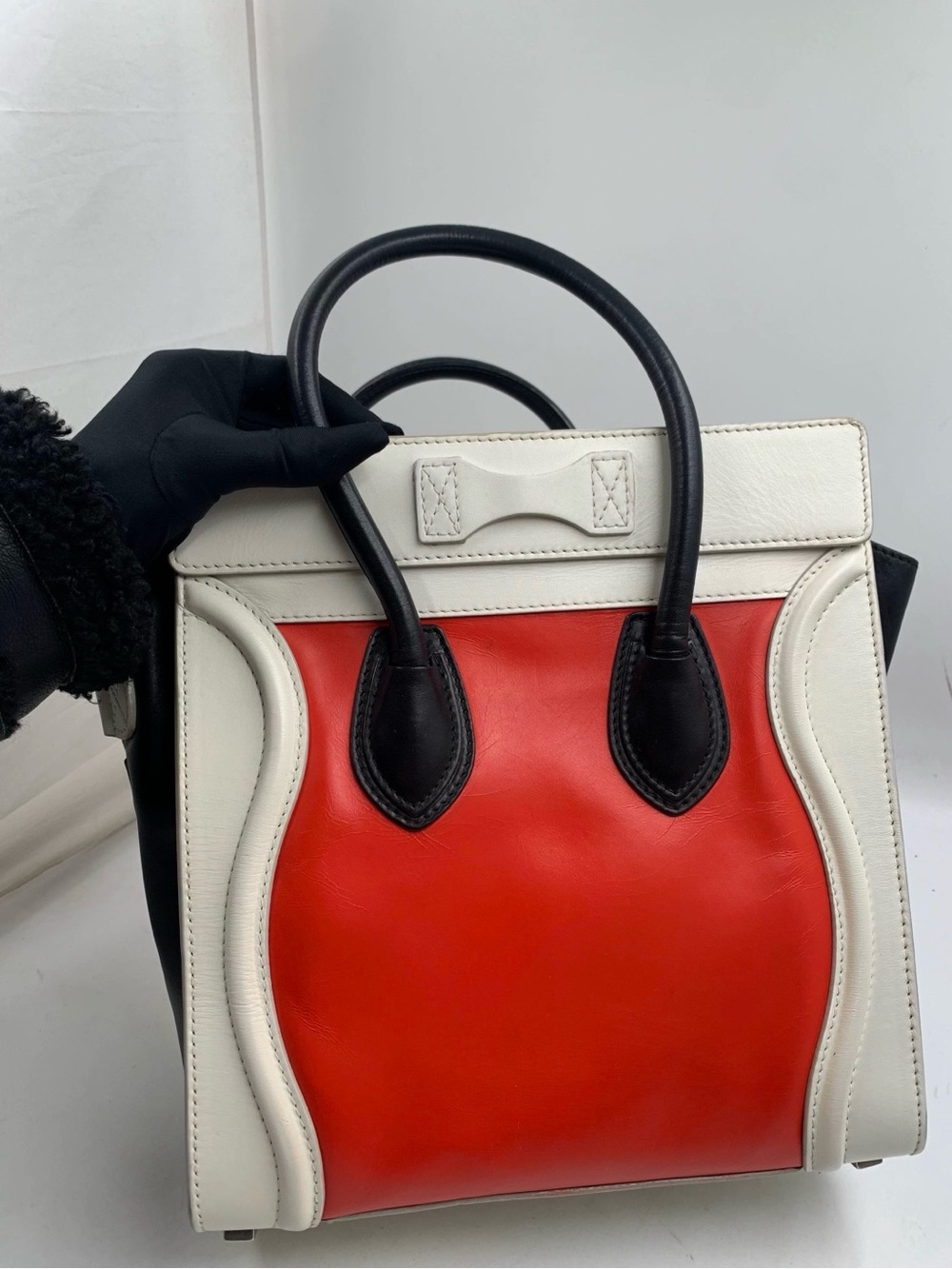 ❤️🖤  CELINE Nano Luggage Tote 🖤❤️
Iconic Tri-Color Smooth Leather - Picture 3 of 12